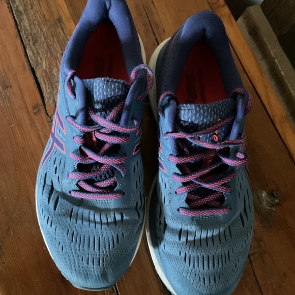 ASICS Blue and Pink Running Shoes size 7.5 - Picture 2 of 5